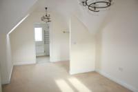 Mid-Terrace House, 4 bedrooms, Freehold