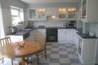 Mid-Terrace House, 3 bedrooms, Freehold