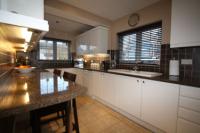 Semi-Detached House, 4 bedrooms, Freehold