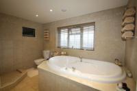 Semi-Detached House, 3 bedrooms, Freehold
