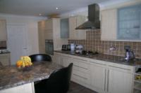 Mid-Terrace House, 3 bedrooms, Freehold