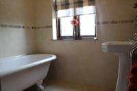 Semi-Detached House, 3 bedrooms, Freehold