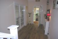 Semi-Detached House, 5 bedrooms, Freehold