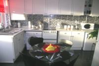 Mid-Terrace House, 3 bedrooms, Freehold