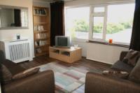 Mid-Terrace House, 4 bedrooms, Freehold