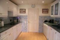 Mid-Terrace House, 3 bedrooms, Freehold