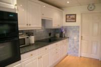 Mid-Terrace House, 3 bedrooms, Freehold