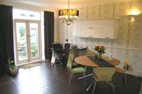 Mid-Terrace House, 3 bedrooms, Freehold