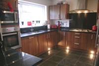 Semi-Detached House, 5 bedrooms, Freehold