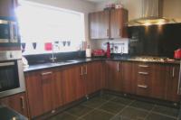 Semi-Detached House, 5 bedrooms, Freehold