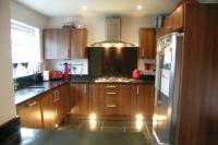 Semi-Detached House, 5 bedrooms, Freehold