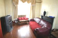 Mid-Terrace House, 4 bedrooms, Freehold
