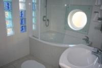 Mid-Terrace House, 3 bedrooms, Freehold