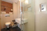 Mid-Terrace House, 3 bedrooms, Freehold