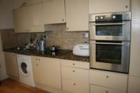 Mid-Terrace House, 4 bedrooms, Freehold