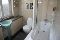 Mid-Terrace House, 4 bedrooms, Freehold