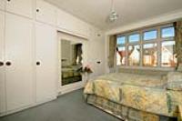 Mid-Terrace House, 3 bedrooms, Freehold