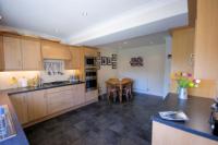 Semi-Detached House, 5 bedrooms, Freehold