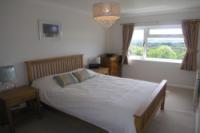 Mid-Terrace House, 3 bedrooms, Freehold