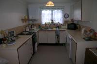 Mid-Terrace House, 11 bedrooms, Freehold