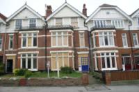 Mid-Terrace House, 11 bedrooms, Freehold
