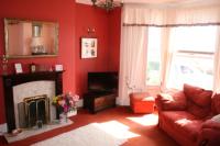Mid-Terrace House, 6 bedrooms, Freehold