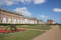 Mid-Terrace House, 6 bedrooms, Freehold