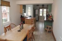 Mid-Terrace House, 5 bedrooms, Freehold