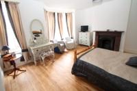Mid-Terrace House, 5 bedrooms, Freehold