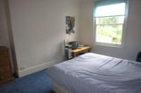 Mid-Terrace House, 5 bedrooms, Freehold