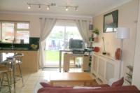Mid-Terrace House, 3 bedrooms, Freehold