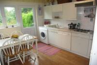 Mid-Terrace House, 2 bedrooms, Freehold
