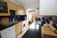 Mid-Terrace House, 3 bedrooms, Freehold