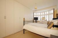 Mid-Terrace House, 3 bedrooms, Freehold