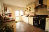 Mid-Terrace House, 4 bedrooms, Freehold