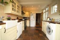 Mid-Terrace House, 4 bedrooms, Freehold