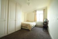 Mid-Terrace House, 4 bedrooms, Freehold