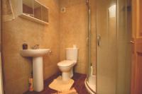 Mid-Terrace House, 4 bedrooms, Freehold
