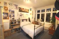 Mid-Terrace House, 5 bedrooms, Freehold