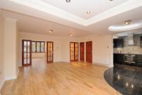 Semi-Detached House, 6 bedrooms, Freehold