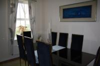 Mid-Terrace House, 3 bedrooms, Freehold