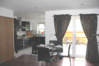 Mid-Terrace House, 3 bedrooms, Freehold