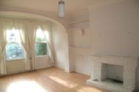 Mid-Terrace House, 4 bedrooms, Freehold