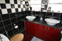 Semi-Detached House, 3 bedrooms, Freehold