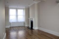 Mid-Terrace House, 4 bedrooms, Freehold