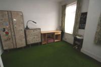 Mid-Terrace House, 4 bedrooms, Freehold
