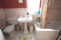 Mid-Terrace House, 4 bedrooms, Freehold