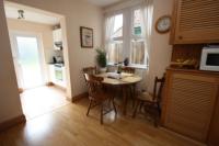 Mid-Terrace House, 3 bedrooms, Freehold