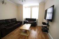 Mid-Terrace House, 5 bedrooms, Freehold