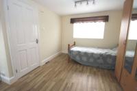 Mid-Terrace House, 5 bedrooms, Freehold